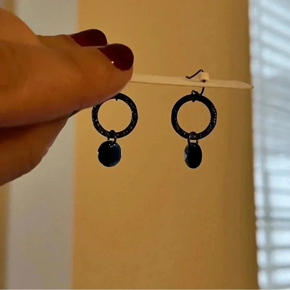Julie Ellen Designs dangle Earrings - Picture 4 of 4
